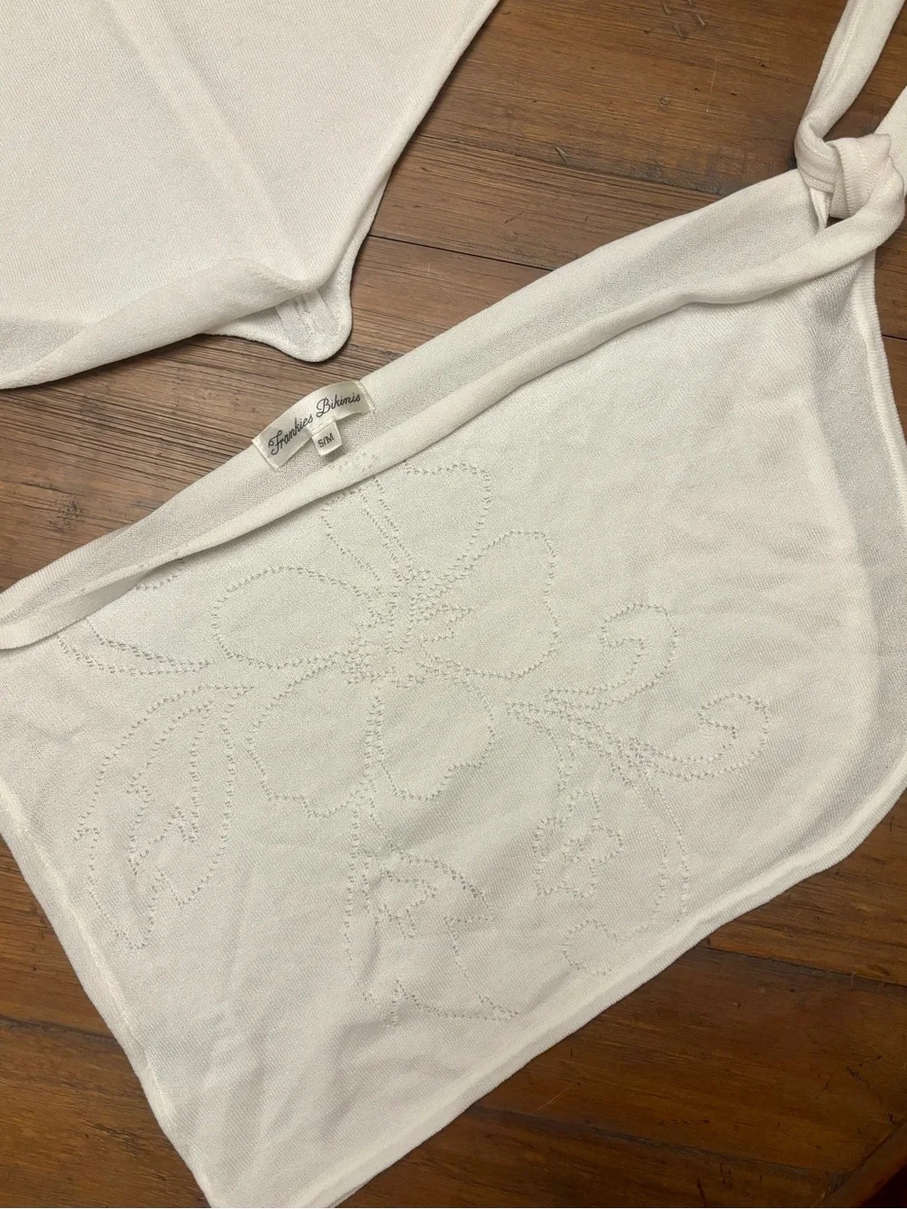 NWOT Frankie’s bikinis white hibiscus knit poncho and skirt set